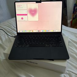 13-inch MacBook Air With Apple M2 Chip