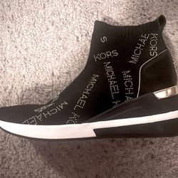 NEW Michael Kors Sneakers Elastic Fabric. 9.5