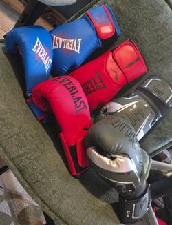 Boxing Gloves / Hand Wraps