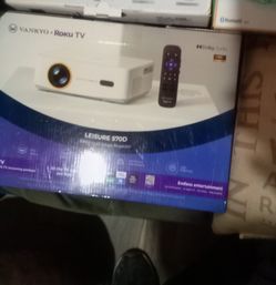 Vankyo Leisure 570D Roku Smart Projector