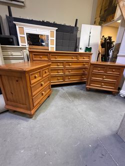 Dresser and nightstands (FREE 24H DELIVERY)