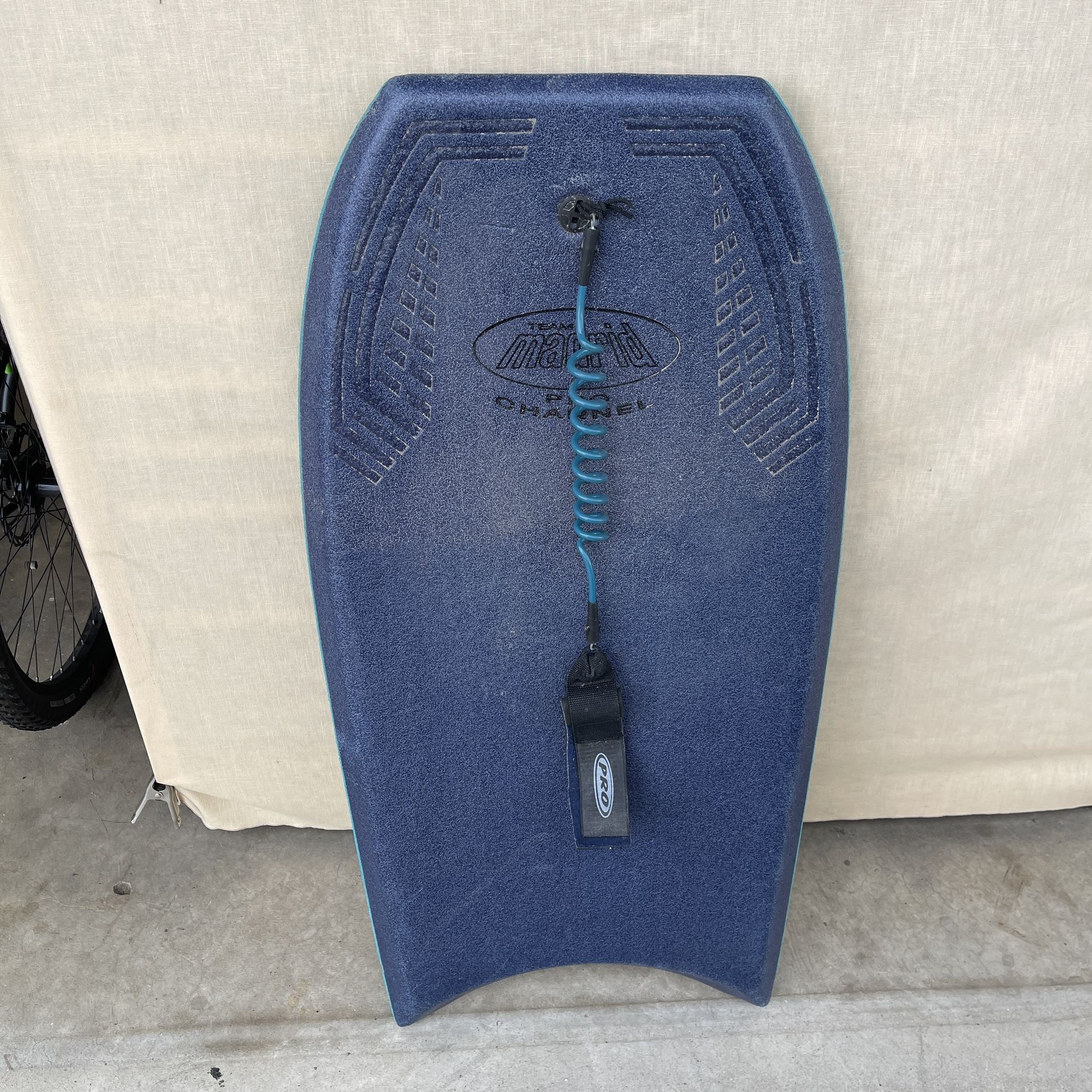 TEAM MADRID PRO CHANNEL 41” BOOGIE BOARD with LEASH