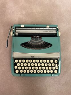 Vintage Smith Corona Corsair Typewriter