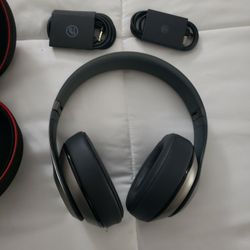 Grey Wireless Beats Studio Headphones 