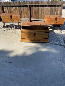 Set Of 3 Rustic Tables 