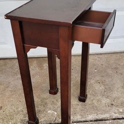 Nice Small Table With Drawer 
29 1//2 7-8 tall
18 1/4 wide
13 3/8 deep 


