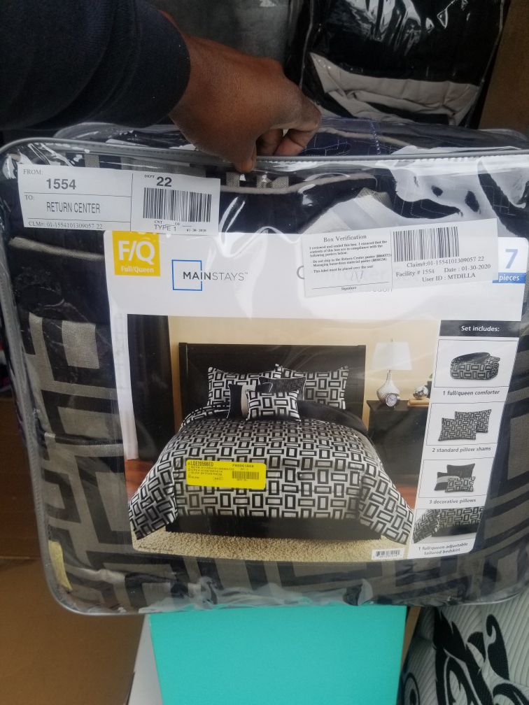 Comforter 7 piece set full/queen size