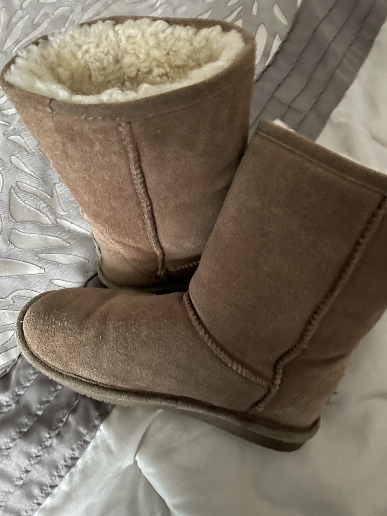 Bearpaw Sheepskin Lined Boots- Size 8