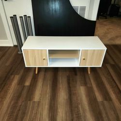 White Table/TV Stand