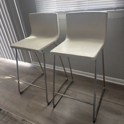 26” Seat Height Bar Stools / Bar Chairs 