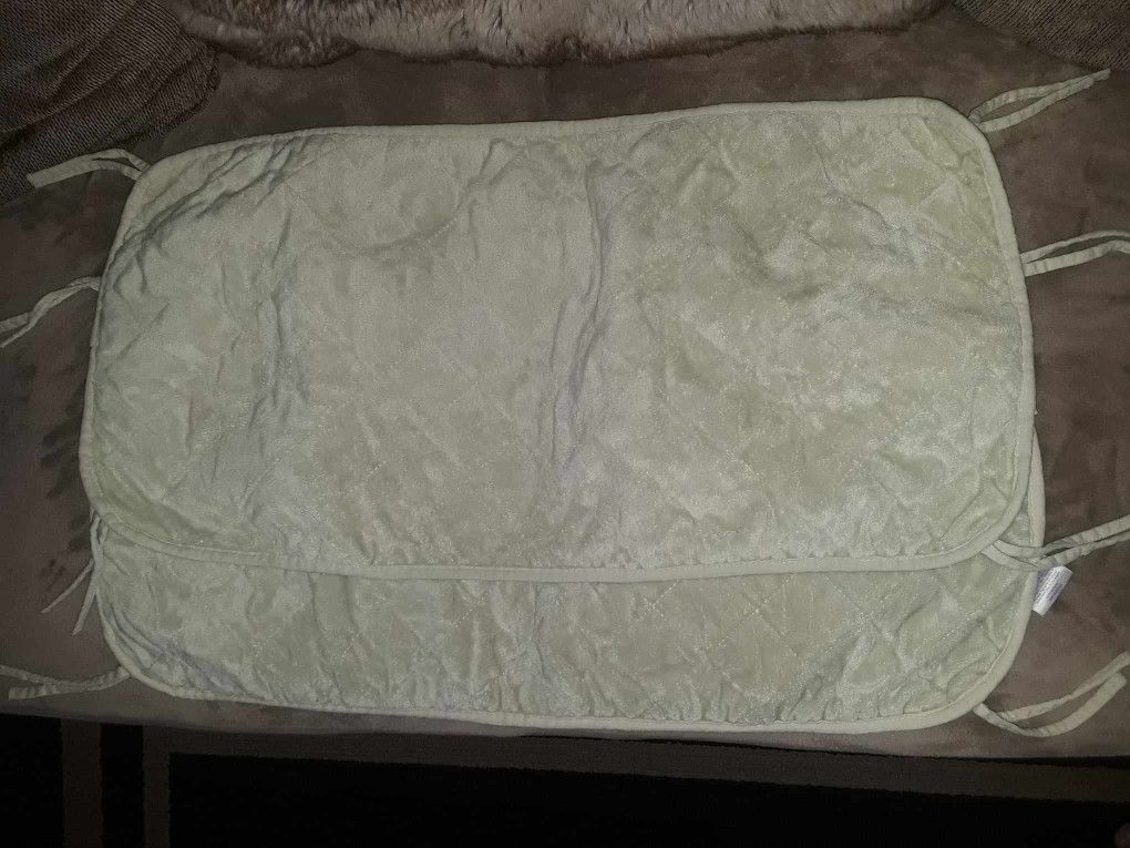 2 green under head sheet protector cloths for baby crib $4 FIRM for both!