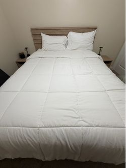 Like New Queen Size Bed