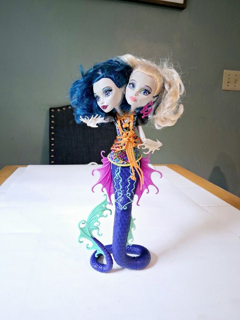 Monster High Doll Great Scarrier Reef  Twins Peri and Pearl Serpentine Toy Dolls