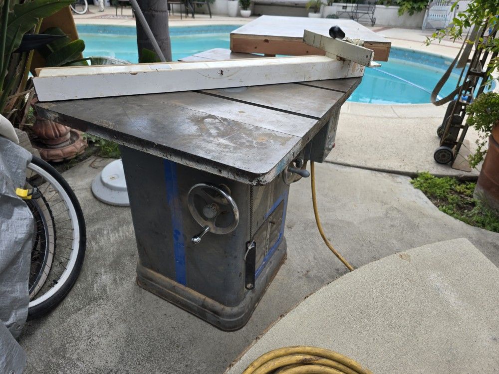 Delta Professional" Table Saw