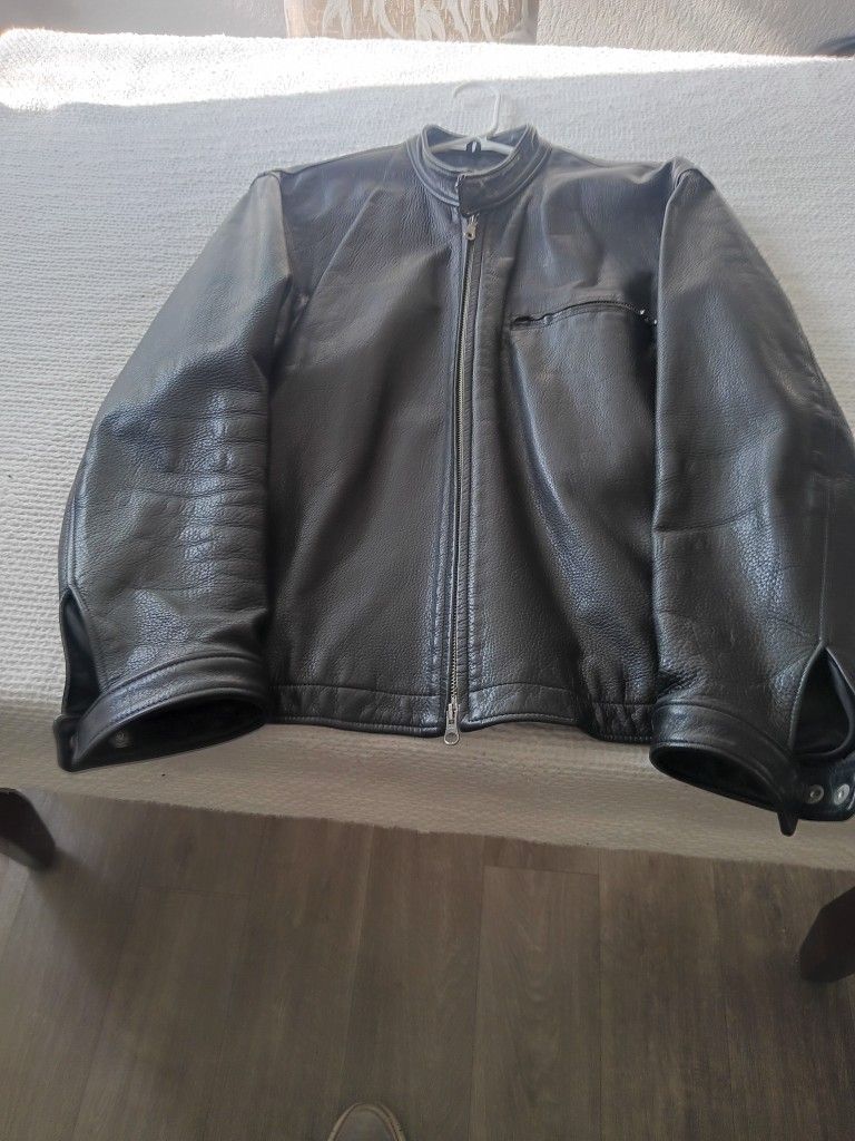 Men's Leather Jacket (Medium)