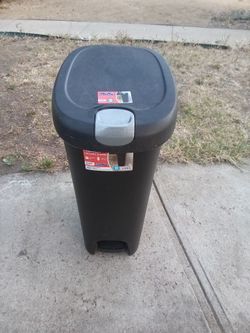!! 12 Gallon Indoor Trash Can
