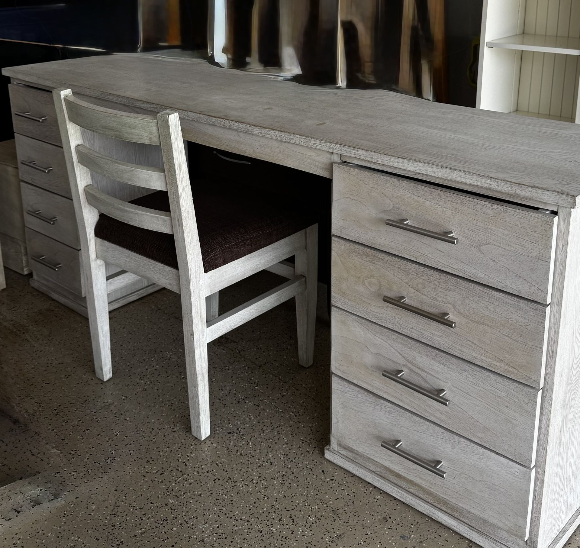 Dresser With Chair