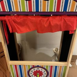 The Melissa Doug Deluxe Puppet Theater