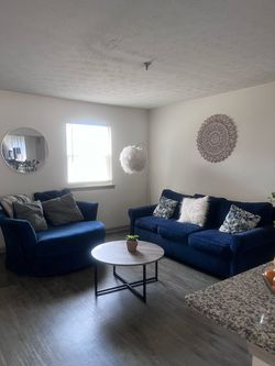 deep navy/royal-blue velvet couch set pretty good condition