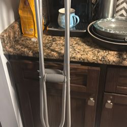Crutches adjustable
