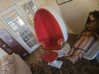Moon chair
