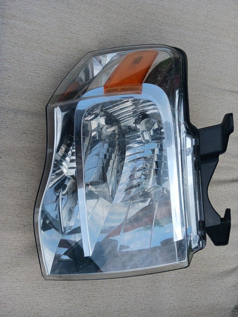 2008-2014 Ford Expedition Right Head Light