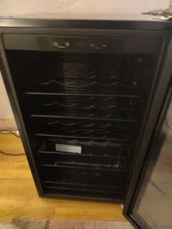 Wine mini fridge