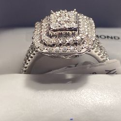 10k white gold diamond cluster engagement ring