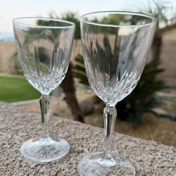 2 Wine Glasses 