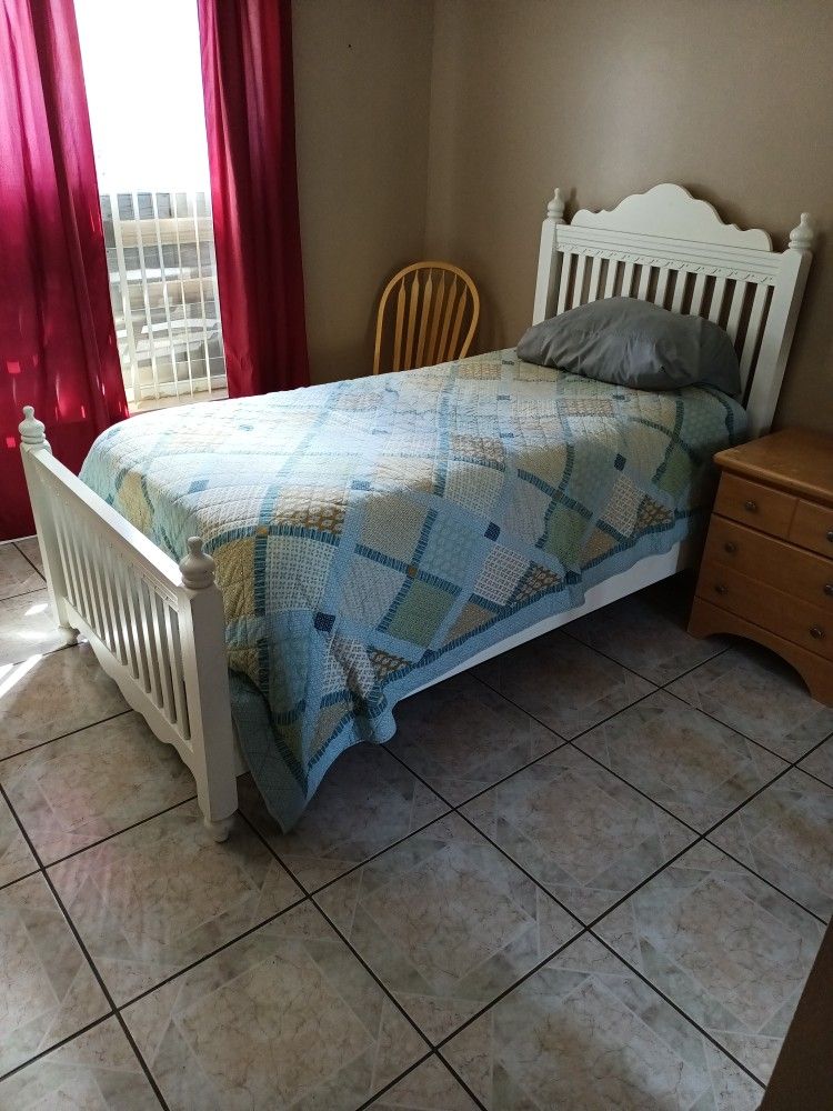Twin Bed Mattress Box Spring Head Rest And Footrest And Frame Good Condition Like New $100 Obo