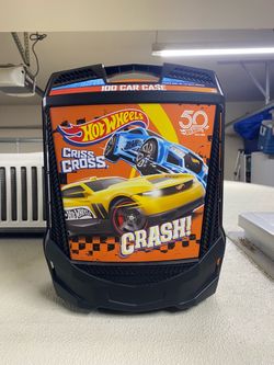 Hot Wheels 100 Car Case Criss Cross Crash with Cars