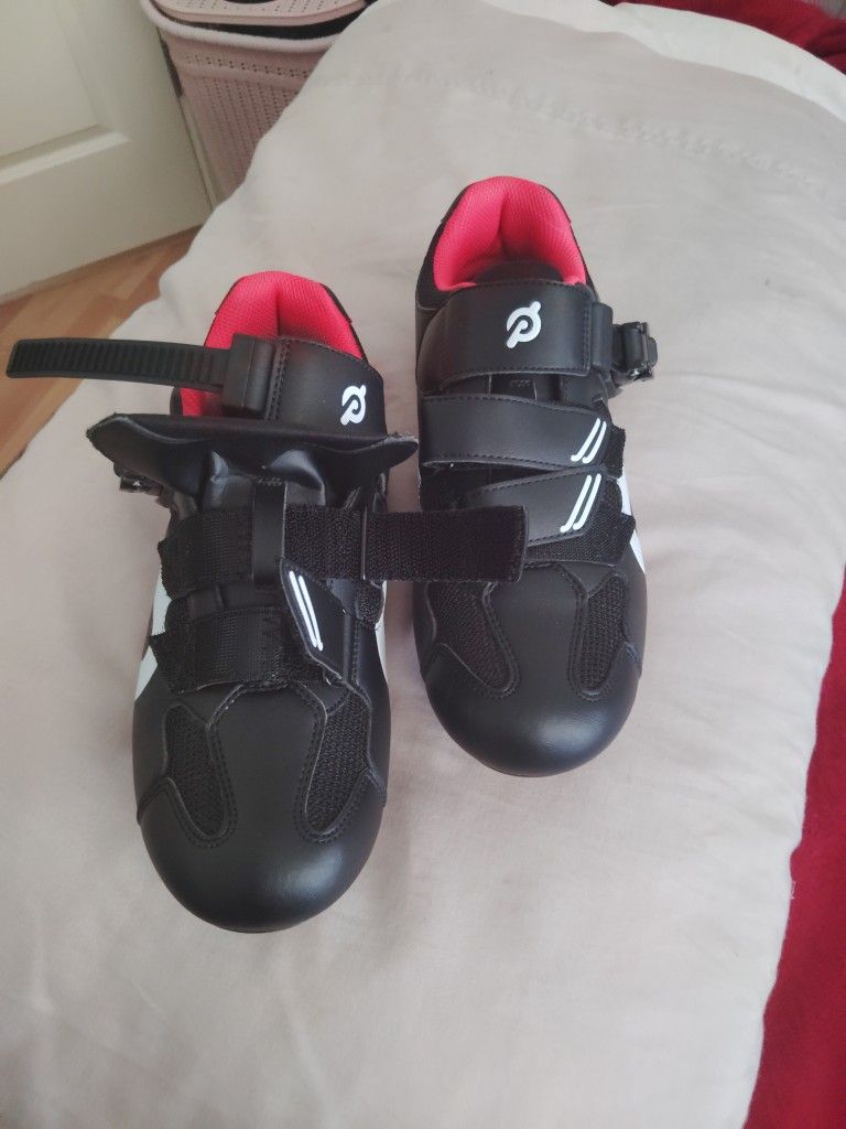 PELETON BICYCLE RIDING SHOES