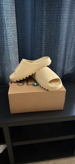Yeezy slides (bone) size 11