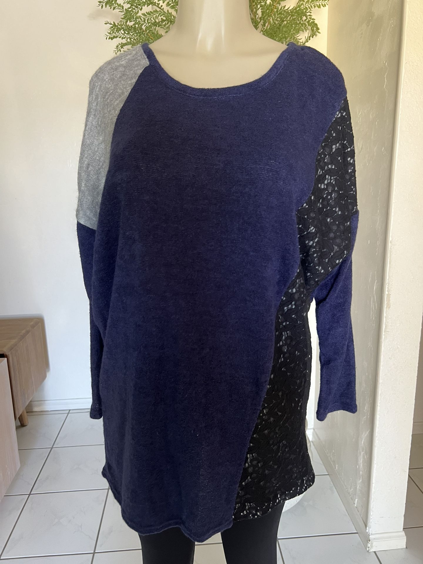 Ladies Sweatshirt Size Large