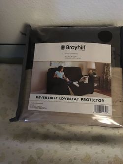 Broyhill Roversible Love. (NEW ) ( 75”X78” )