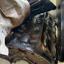 V8 Engine and transmission (Send offers)