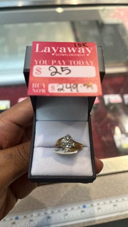 Gold diamond cluster ring