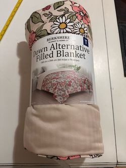 Berkshire Down Alternative Filled Blanket Floral