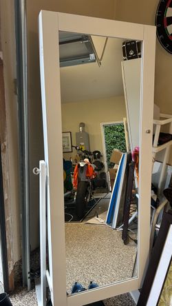 Jewelry mirror