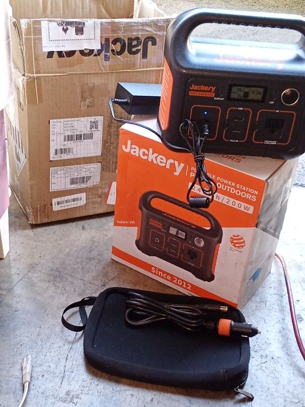 Jackery Portable Solar Battery - Explorer 240