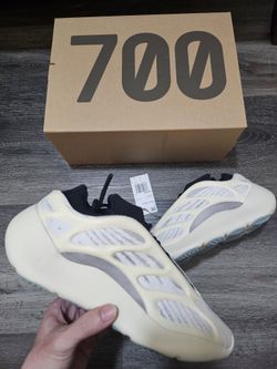 Adidas Yeezy 700 V3 Azael Sz 9