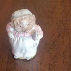 Vintage Beswick England Beatrix Potter's Mrs Tiggy Winkle Hedgehog 
Figurine  Made in England. Heigh 3" . Pre-owned, perfect shape, no chips 
or crack