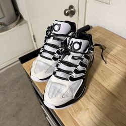 Men’s Size 9 KD basketball Shoes 