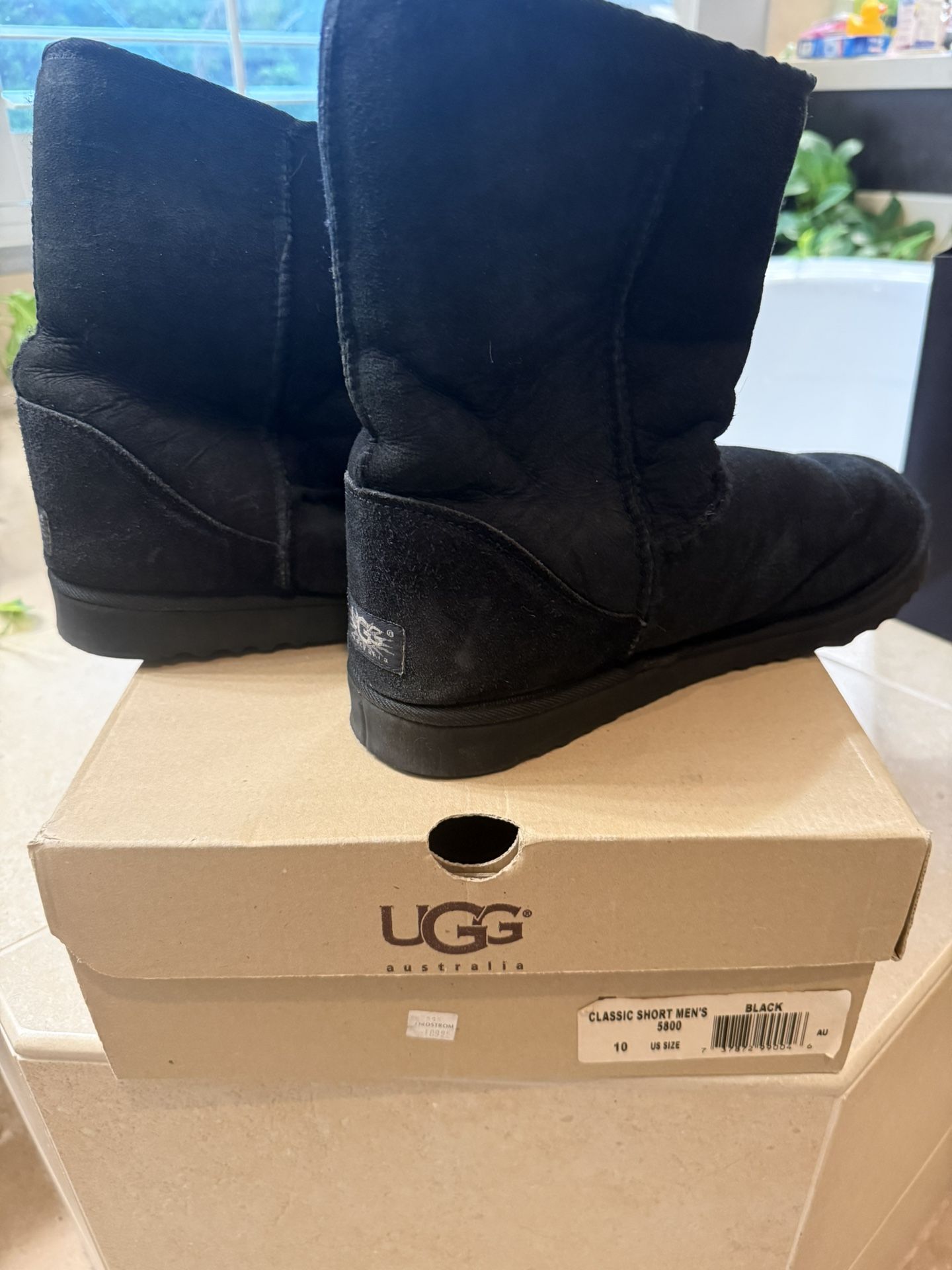 UGG Boots. Classic Short In Black Size 10 Men’s
