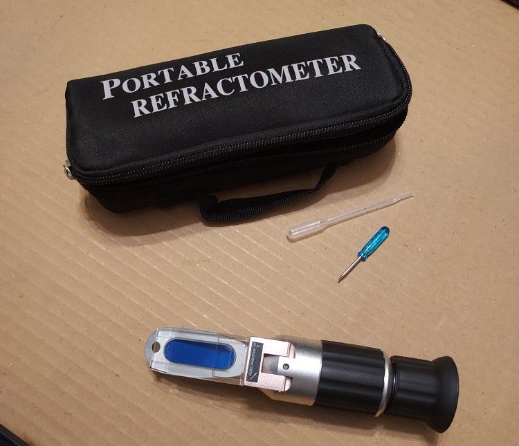 Portable refractomer