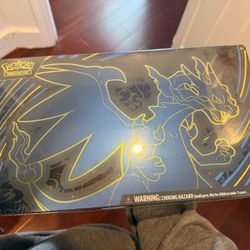 Pokémon Trading Card Game : Charizard X ex Ultra-Premium Collection