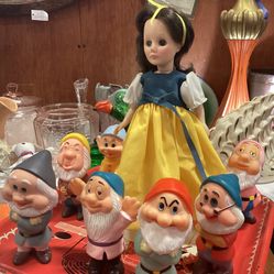 Vintage Snow White + Seven Dwarfs Walt Disney Productions 1976