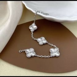 White Gold Van Cleef & Arpels Alhambra Bracelet‼️‼️