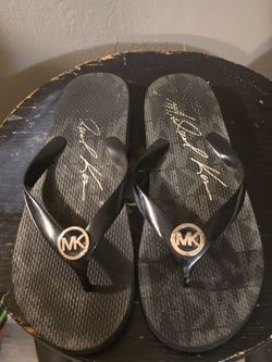 Authentic Michael Kors Flip Flops Size 9