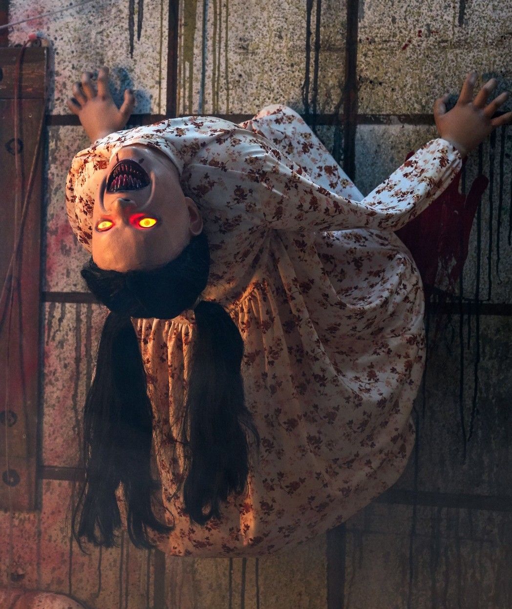 Bloodthirsty Betty Animatronic